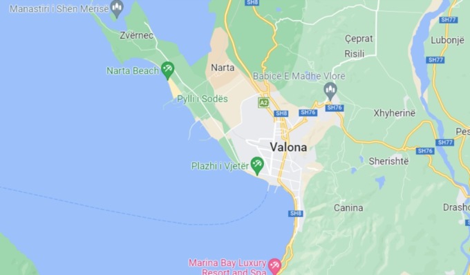 Yacht contro gli scogli affonda in pochi secondi: salvi quattro turisti di Pavia tra cui un bambino