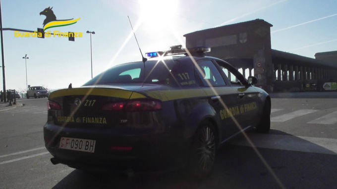 Creano onlus per accogliere migranti ma usano i 5 milioni dei bandi per scopi privati, truffata anche la Prefettura di Pavia