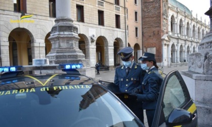 Bancarotta e autoriciclaggio: arrestato imprenditore, sequestri per 800mila euro