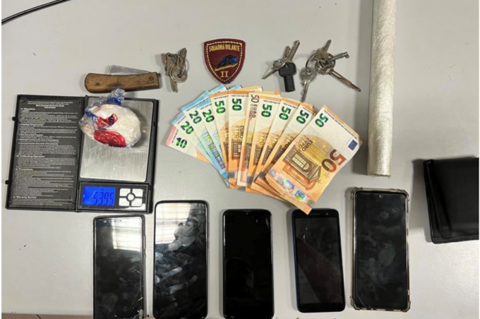 Beccato prima di vendere la cocaina ad un acquirente: arrestato 44enne