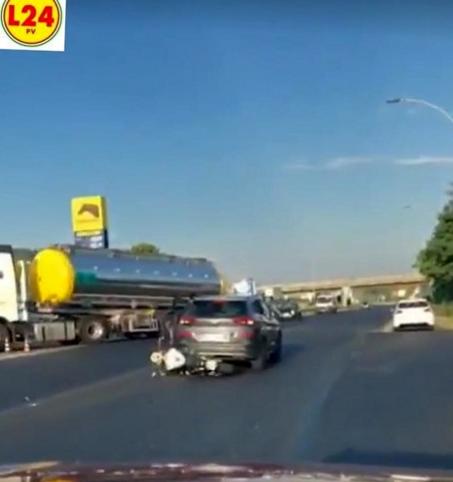 Schianto tra moto e auto: muore un centauro 50enne