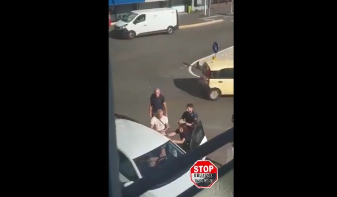 Cerca di strangolare la fidanzata in strada, Santanchè: “E’ solo un piccolo uomo”