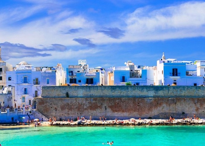 Shock anafilattico per un bambino pavese in vacanza in Puglia: salvato in extremis dalla Polizia Locale