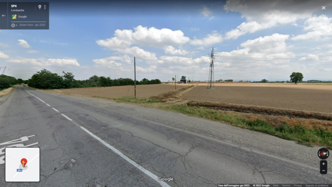 Esce di strada e l’auto spicca il volo: gravissima 53enne