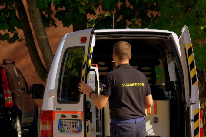 Malore mentre si trova al bar, 56enne trasferito d’urgenza in ospedale