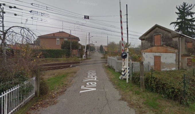 Dramma a Stradella, un uomo investito e ucciso da un treno merci
