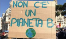 Studenti portati in Questura a Voghera durante una protesta contro il cambiamento climatico