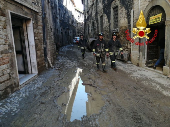 Anche i Vigili del Fuoco di Pavia nelle Marche a supporto delle popolazioni alluvionate
