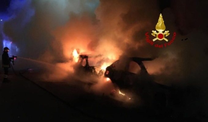 Incendia l’auto del suo debitore, ma è quella del Maresciallo dei Carabinieri