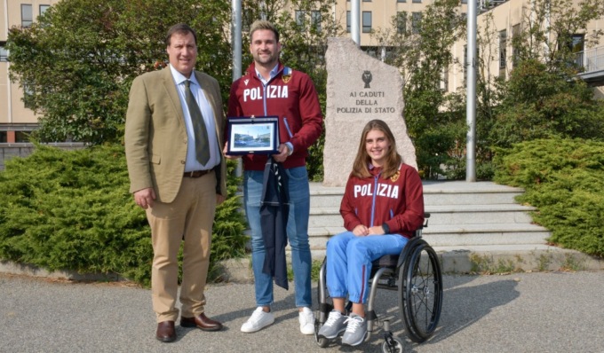 Marco Orsi e Monica Boggioni, atleti delle Fiamme Oro in visita alla Questura di Pavia
