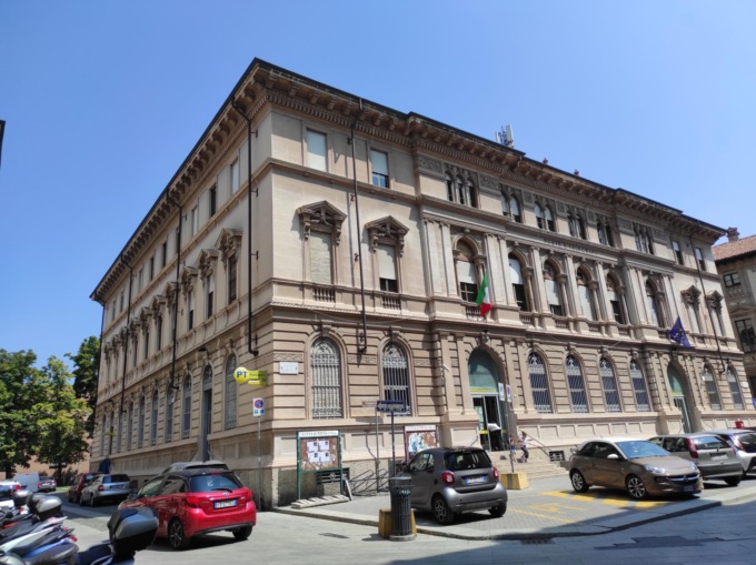Al via i lavori di restauro della facciata del palazzo di Poste Italiane a Pavia