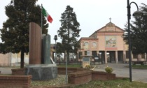 Rubano la bandiera tricolore dal cimitero di Belgioioso: tre minori denunciati