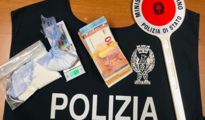 Pavia: arrestato un 34enne che spacciava cocaina, la nascondeva in cucina