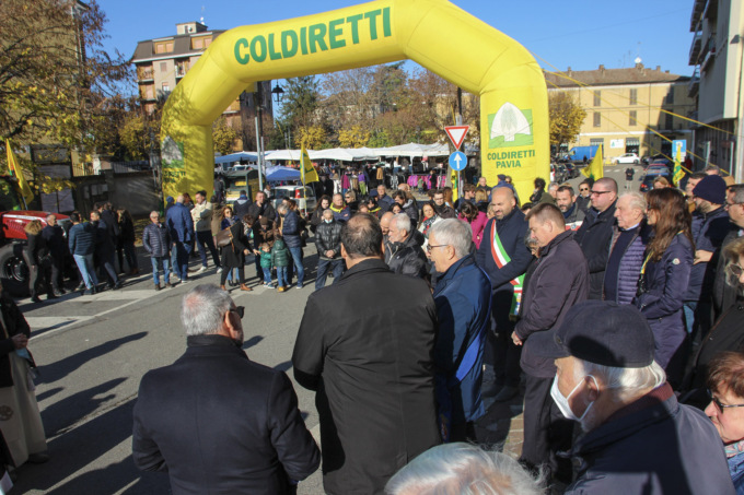 Coldiretti Pavia colora di giallo Casteggio per la Giornata del Ringraziamento