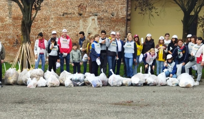 A Voghera e Stradella raccolti oltre 30 sacchi di rifiuti abbandonati