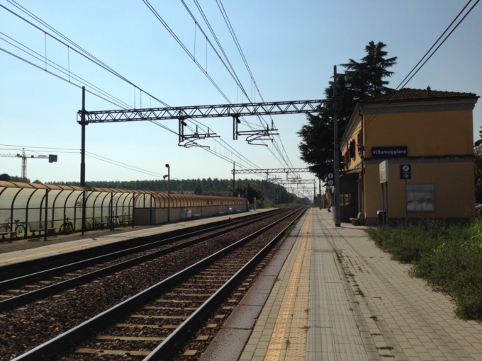 Cammina sui binari e muore travolto dal treno tra Villamaggiore e Pieve Emanuele