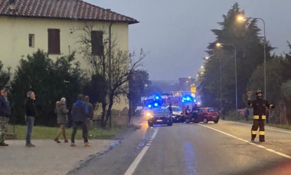 Schianto frontale contro un furgone per un malore: in ospedale in codice rosso