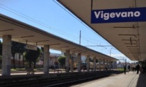 Furto con strappo a Vigevano: le ruba il cellulare in stazione e scappa in bici