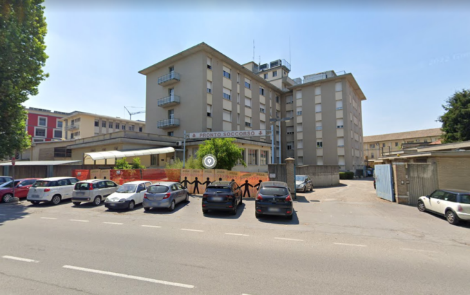 Voghera, 19enne fuori controllo al pronto soccorso aggredisce il personale della vigilanza