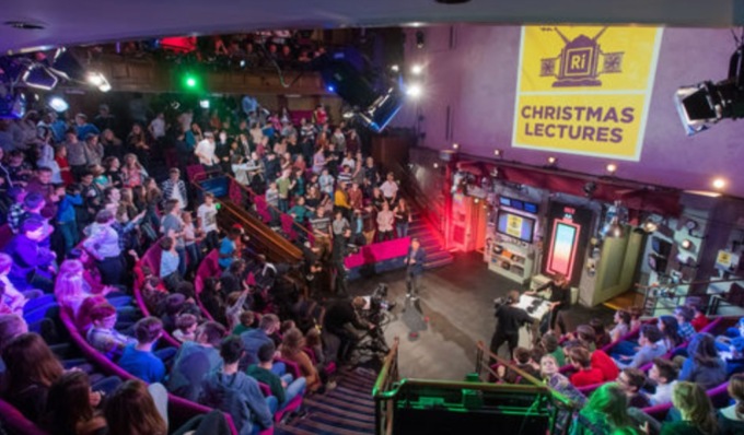 La tradizione delle “Christmas Lectures” per la prima volta all’Università di Pavia