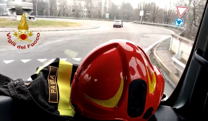 Accusa un malore, salvato dall’intervento dei Vigili del Fuoco