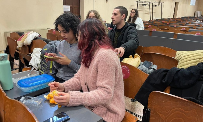 Si pranza al caldo all’Università ma solo dopo lo scandalo della ragazza disabile cacciata