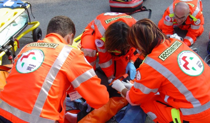 Tragico incidente a Landriano, ciclista travolto e ucciso da un camion