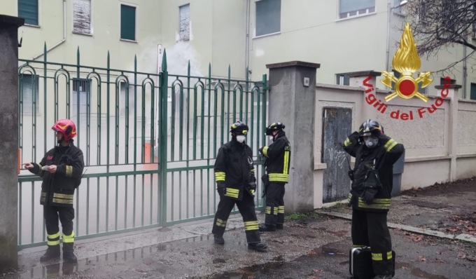Perdita di azoto liquido: intervento dei Vigili del Fuoco in uno stabile di via Taramelli