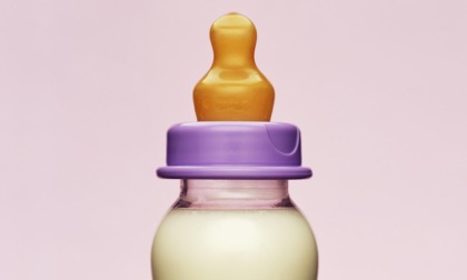 "Sostituti" del latte materno, arriva il contributo: chi ne ha diritto e come presentare richiesta