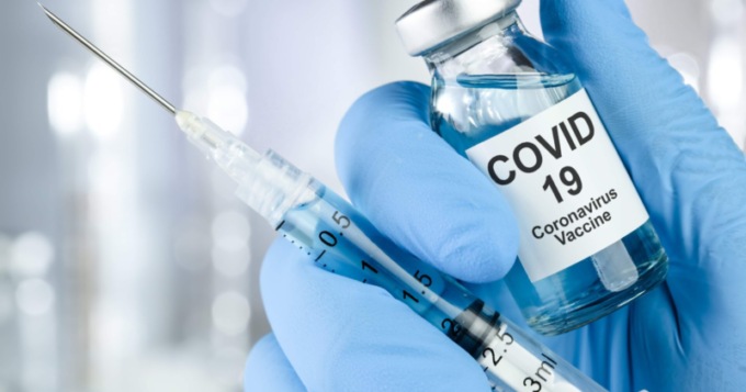 Manifesto no vax censurato a Pavia, è dannoso per la salute pubblica