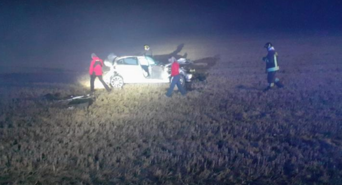 Perde il controllo dell’auto, finisce in un campo e si ribalta: grave un 30enne