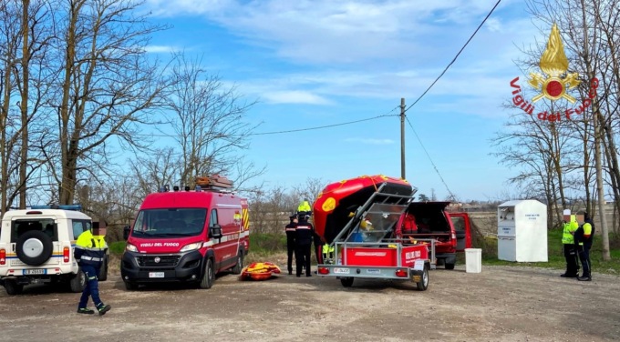 Pensionato si allontana da casa, ritrovato annegato nell’Agogna