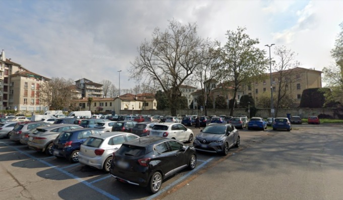 Armati e incappucciati rapinano coppia di coniugi, lei colpita alla testa con il calcio della pistola