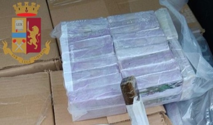 Beccato con 150 chili di hashish in auto: “Macché fumo, sono saponette”