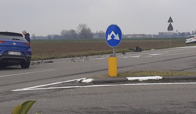 Schianto a Torre d’Arese tra due auto: soccorsi un 26enne e una 48enne