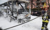 Il video del bus in fiamme vicino alla stazione: tutti in salvo i passeggeri