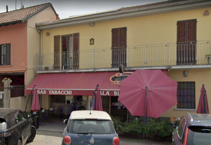 Entra con l’auto nel bar di Ca’ della Terra, grande spavento per gli avventori