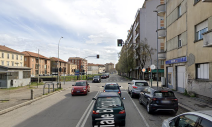 Pavia: incidente al semaforo, 76enne si schianta contro la volante della polizia