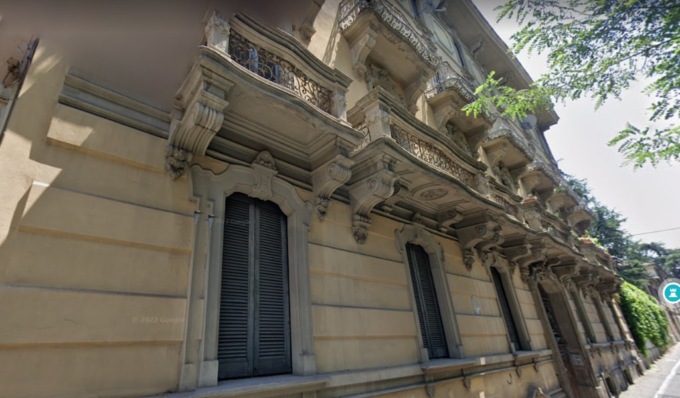 Crolla porzione di tetto della palazzina Aler: famiglia sgomberata