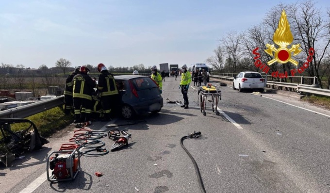 Frontale sulla provinciale 235, una 38enne grave al San Matteo