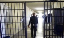 Detenuto prende a pugni in faccia un agente penitenziario nel carcere di Pavia