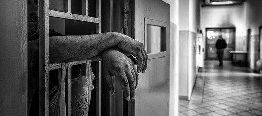 Evade dagli arresti domiciliari, incarcerato l’uomo che aveva nascosto l’omicida di Vigevano