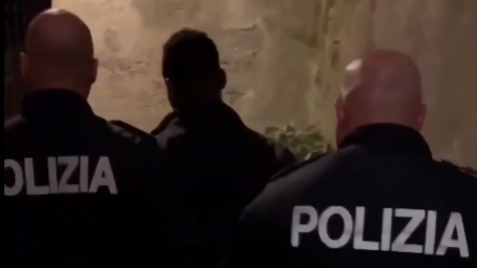 Fermati 17 trafficanti di esseri umani: pagamenti in denaro, ma anche in prestazioni sessuali. Arresti anche a Pavia