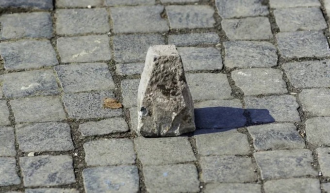 Colpito con un sampietrino durante una lite: 52enne in rianimazione