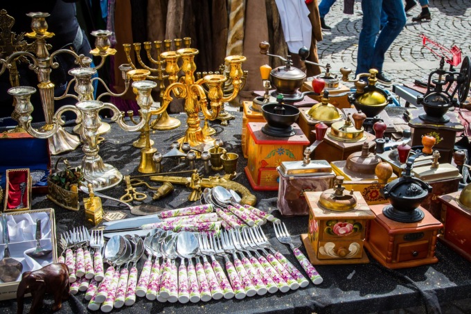 Torna il Mercatino del Ri-Uso: a Borgo Ticino tante bancarelle con occasioni vintage