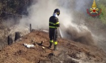 Incendio a Vigevano, a fuoco diverse casotte e una vasta porzione di campo