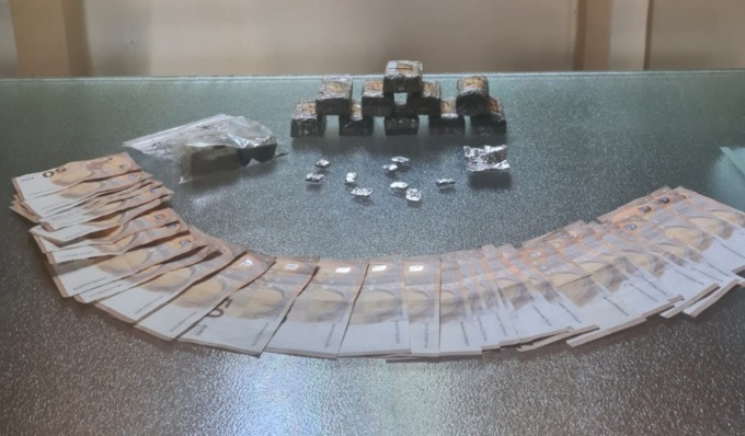 Via vai sospetto di ragazzi, scatta il blitz dei carabinieri: 24enne e 16enne trovati con oltre un chilo di droga