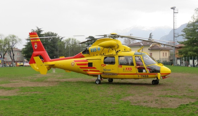 Cade dal tetto di un capannone, grave operaio 50enne dopo volo di 7 metri