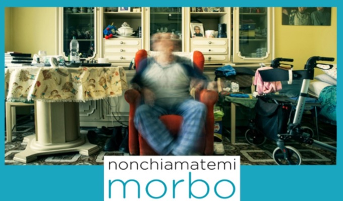 “Non Chiamatemi Morbo”: a Pavia la mostra fotografica parlante con le voci di Claudio Bisio e Lella Costa