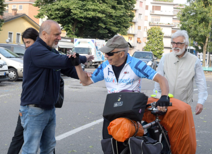 In bicicletta da Pavia al cuore dell’Europa: la nuova sfida del 77enne Diego Vallati